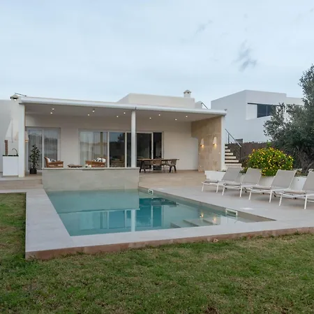 Petra Arenal D'en Castell